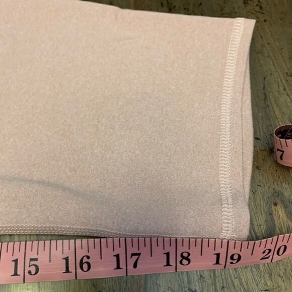 Fabletics Leggings Capri 19” inseam - Picture 12 of 12